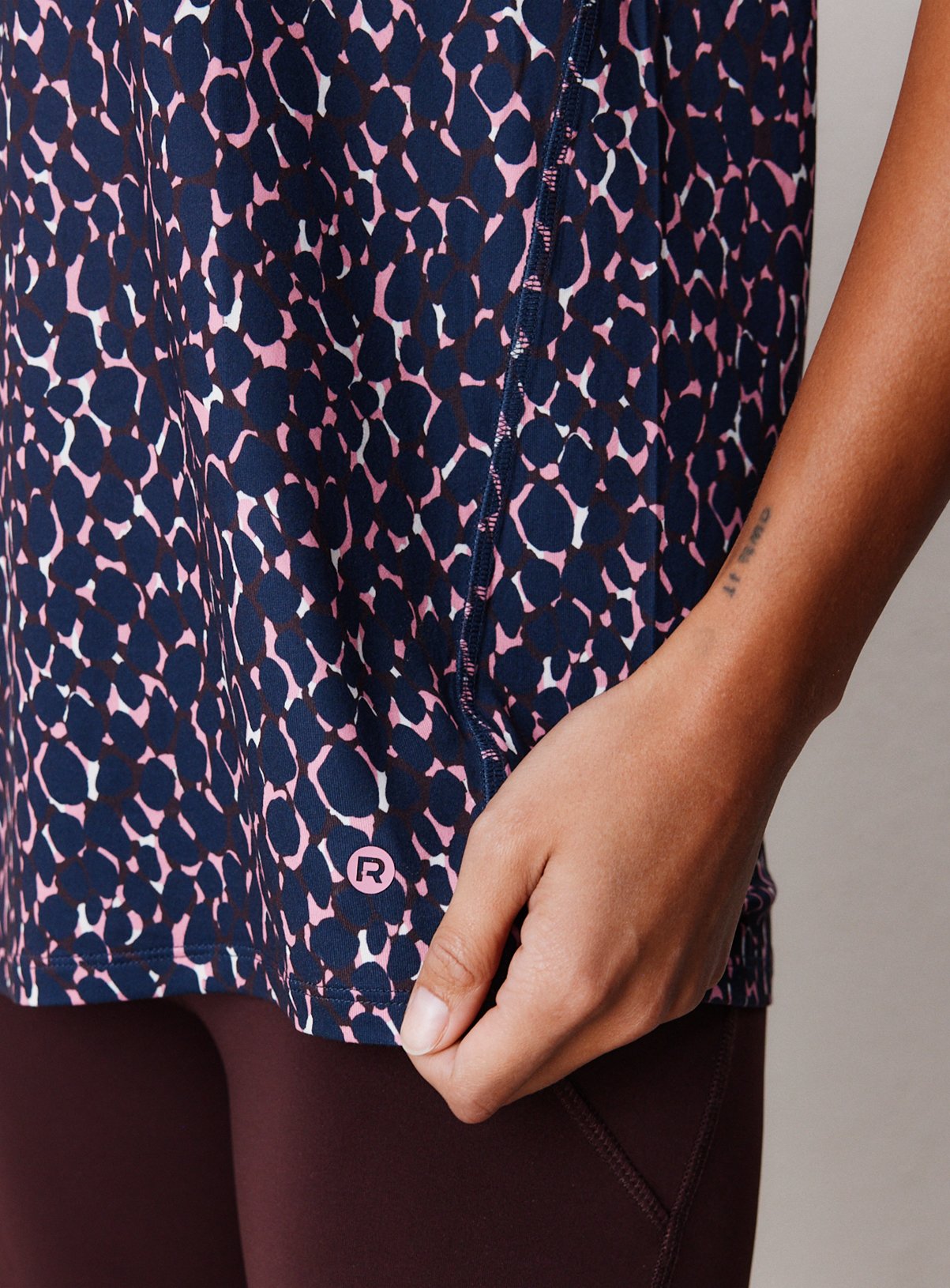 Reaktiv Performance Leopard Print T-Shirt L - Image 5 thumbnail